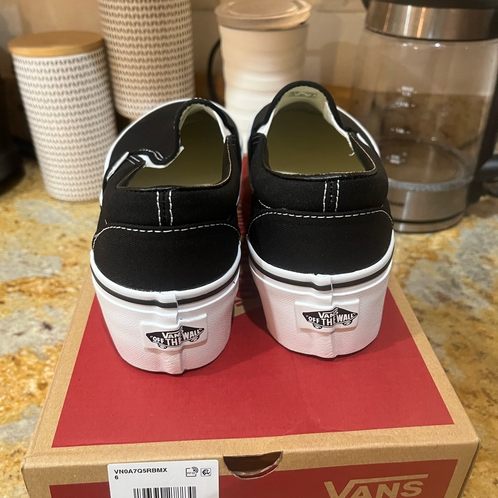Vans slip on platform size 7.5 NWT - image 4